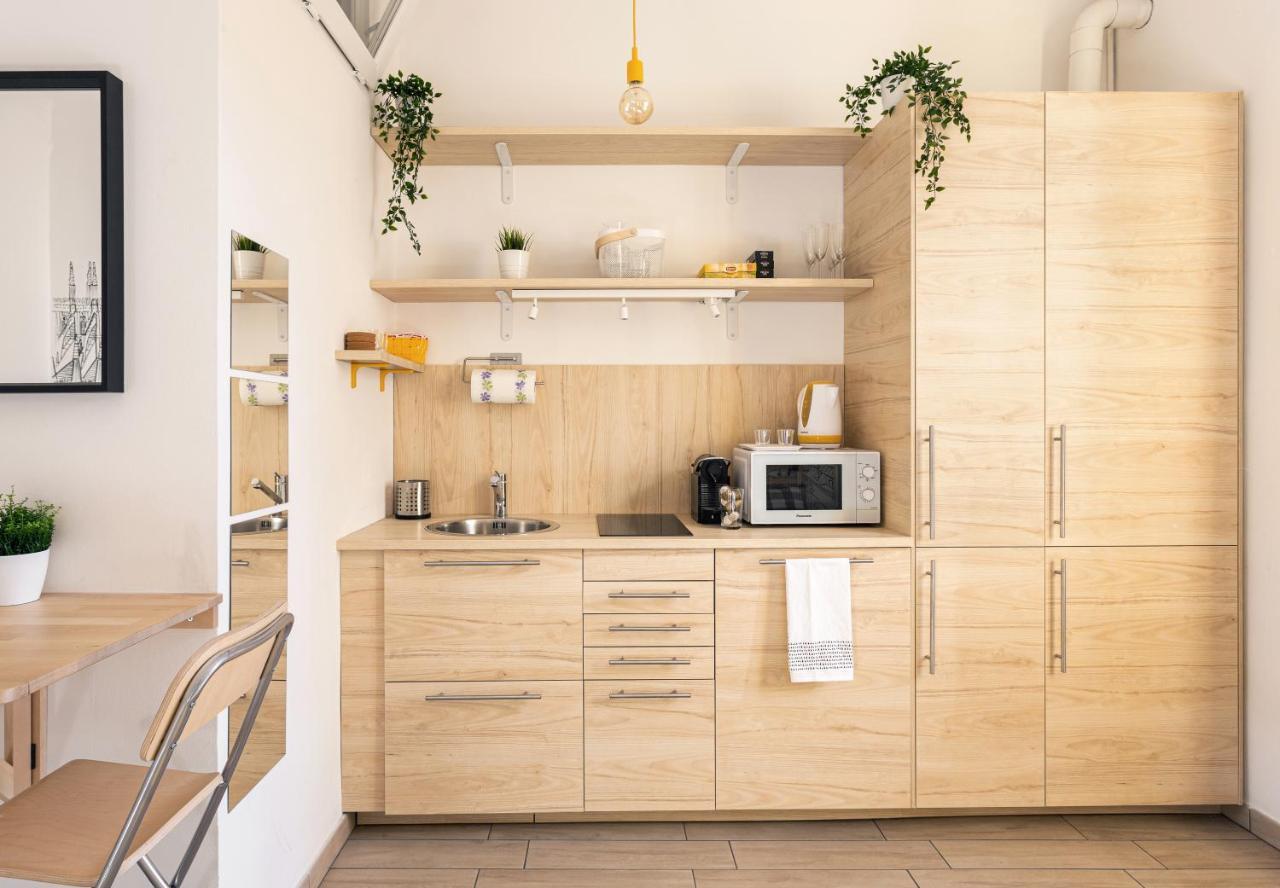 A Yellow Touch - Modern Studio In Isola Milano Eksteriør bilde