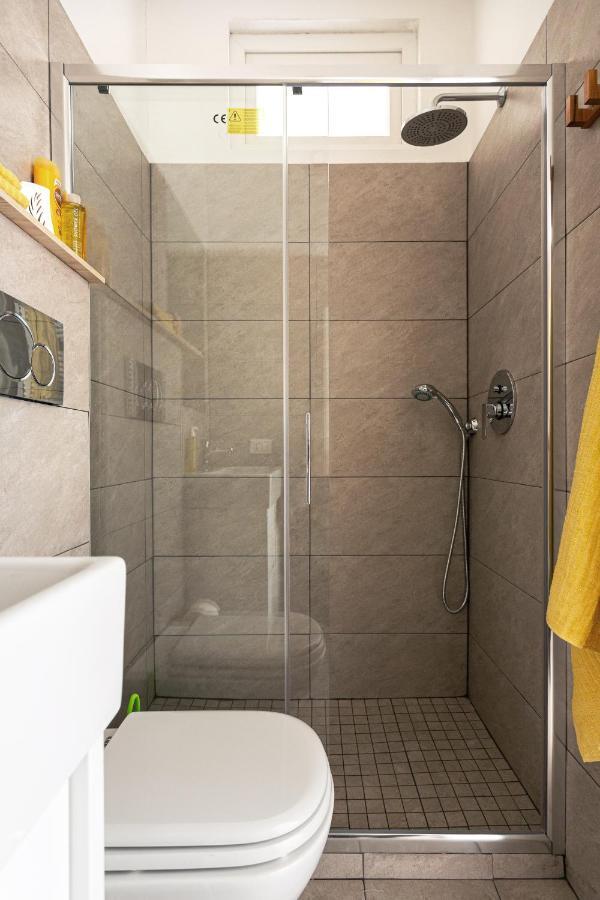 A Yellow Touch - Modern Studio In Isola Milano Eksteriør bilde