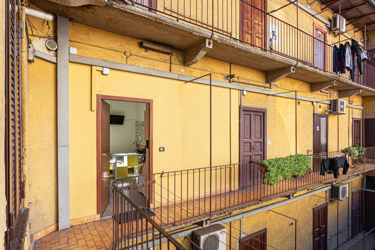 A Yellow Touch - Modern Studio In Isola Milano Eksteriør bilde