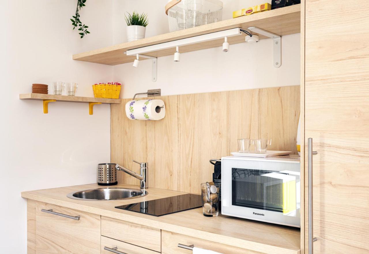 A Yellow Touch - Modern Studio In Isola Milano Eksteriør bilde