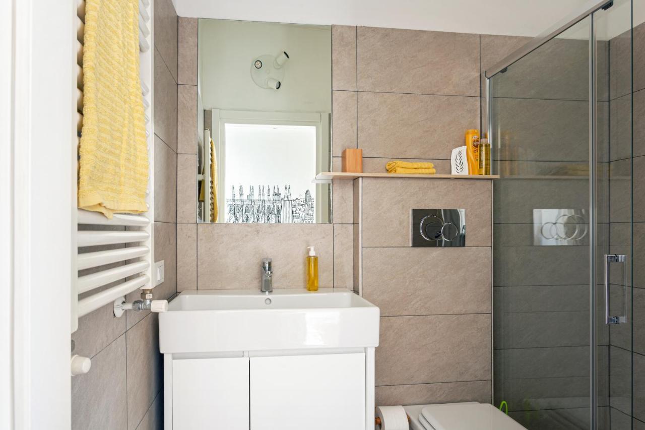 A Yellow Touch - Modern Studio In Isola Milano Eksteriør bilde