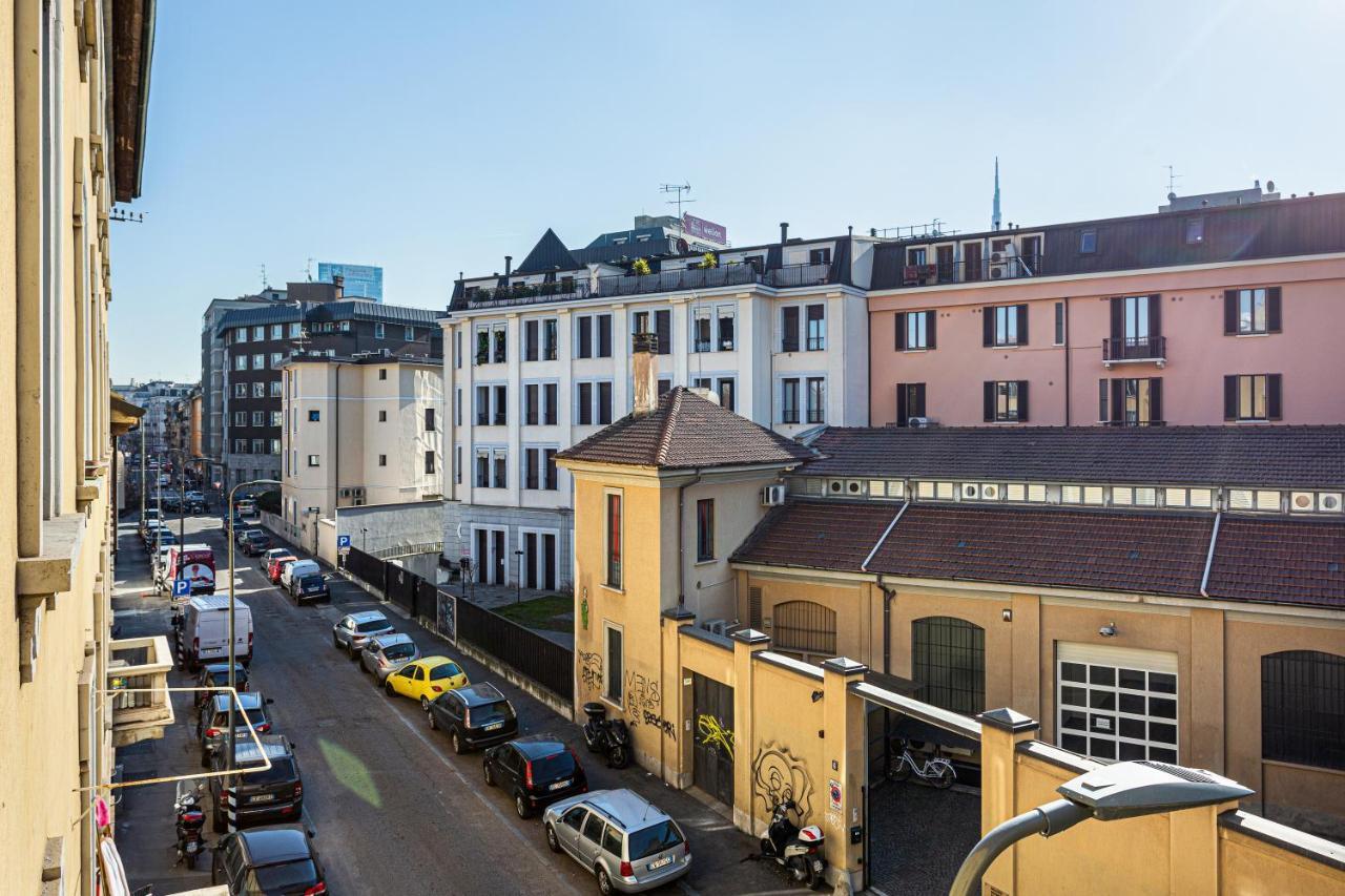 A Yellow Touch - Modern Studio In Isola Milano Eksteriør bilde
